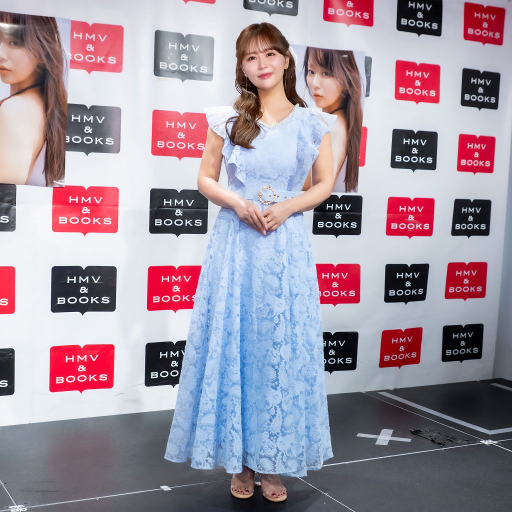 井口裕香が3rd写真集「cappuccino」発売記念取材会に出席