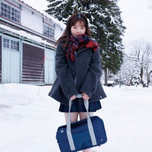 猛暑にひんやり雪グラビア…新人グラドルが雪景色で“おさまりきらない”存在感を発揮