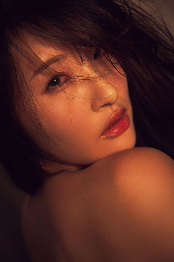 グラビアアイドル原つむぎ写真集『Bloom』(ワニブックス)