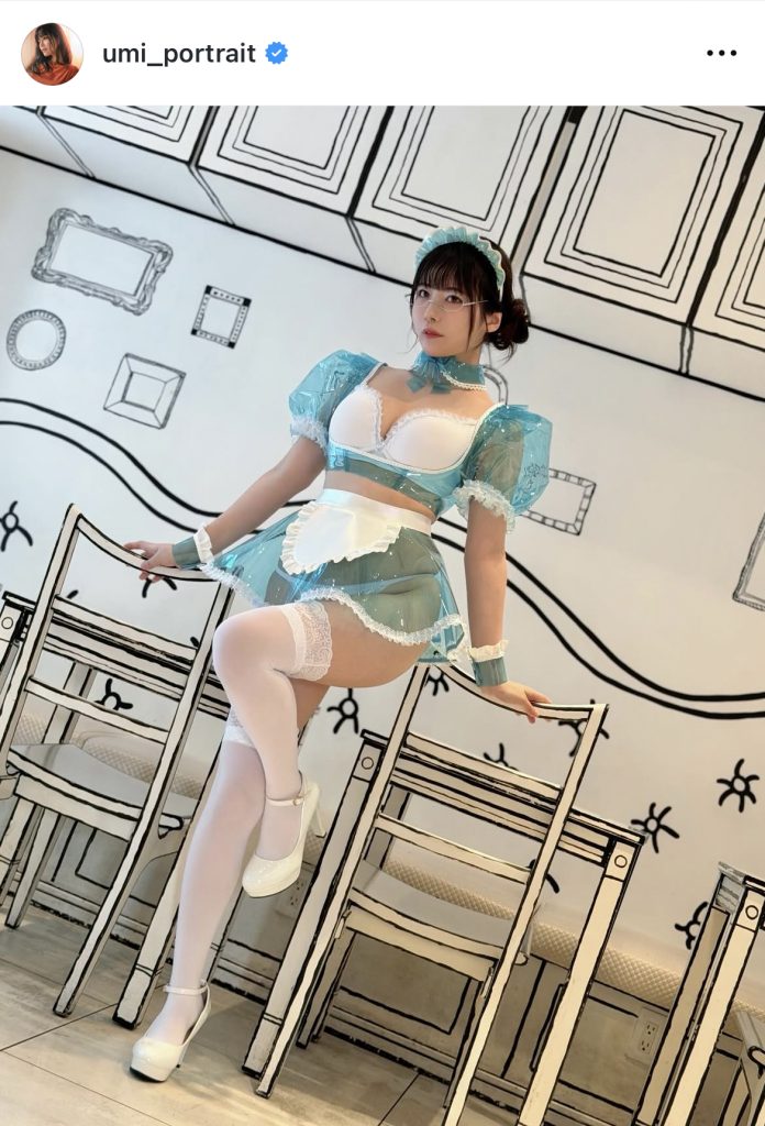透け透けのメイド服が魅力的