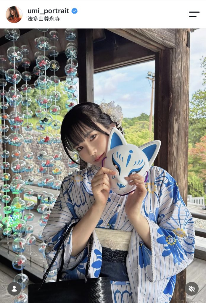 ホワイト×ブルーの浴衣が涼しげで夏っぽさ満開
