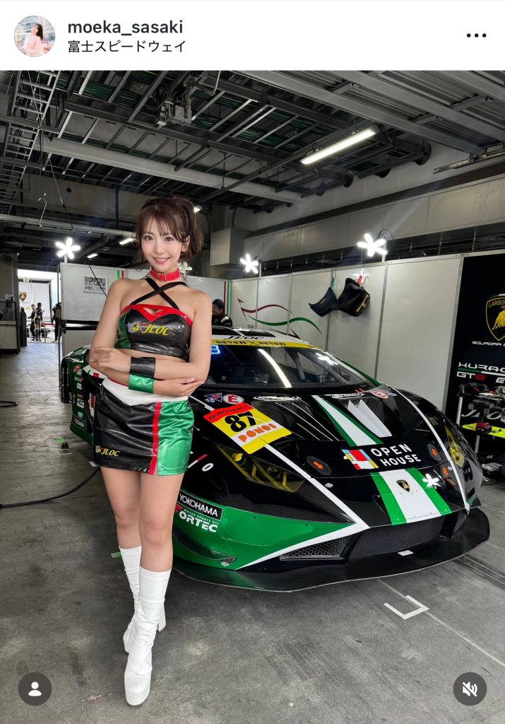 「SUPER GT」でのレースクイーン姿