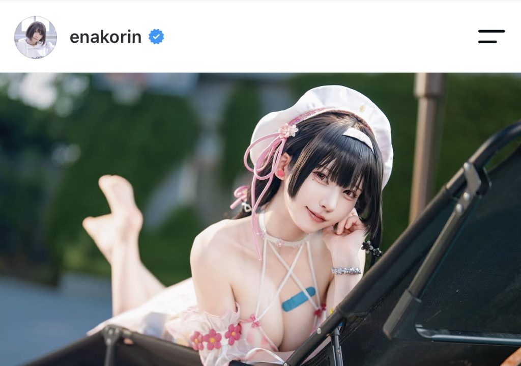 つい胸元に目が行ってしまうカット