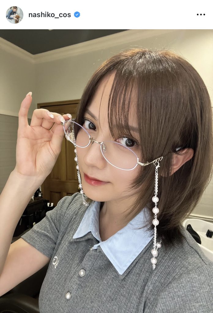 メガネを掛けてクールな1枚