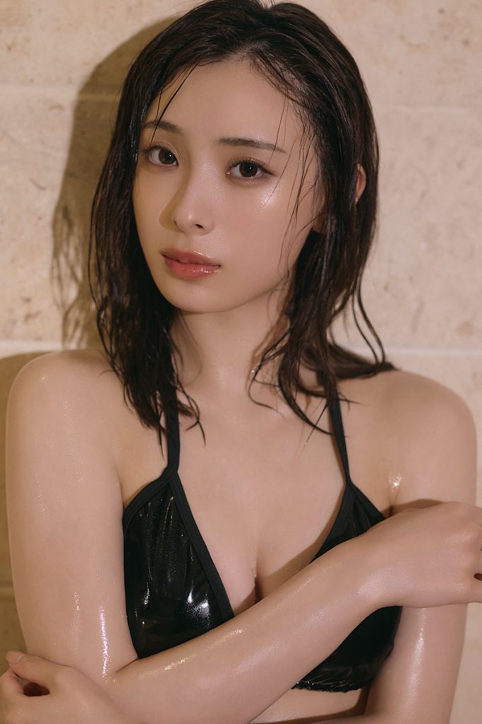 梅山恋和2nd写真集『COCOIRO』より