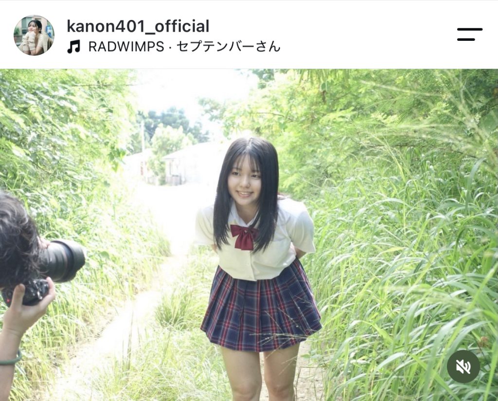 制服姿がカワイ過ぎる…