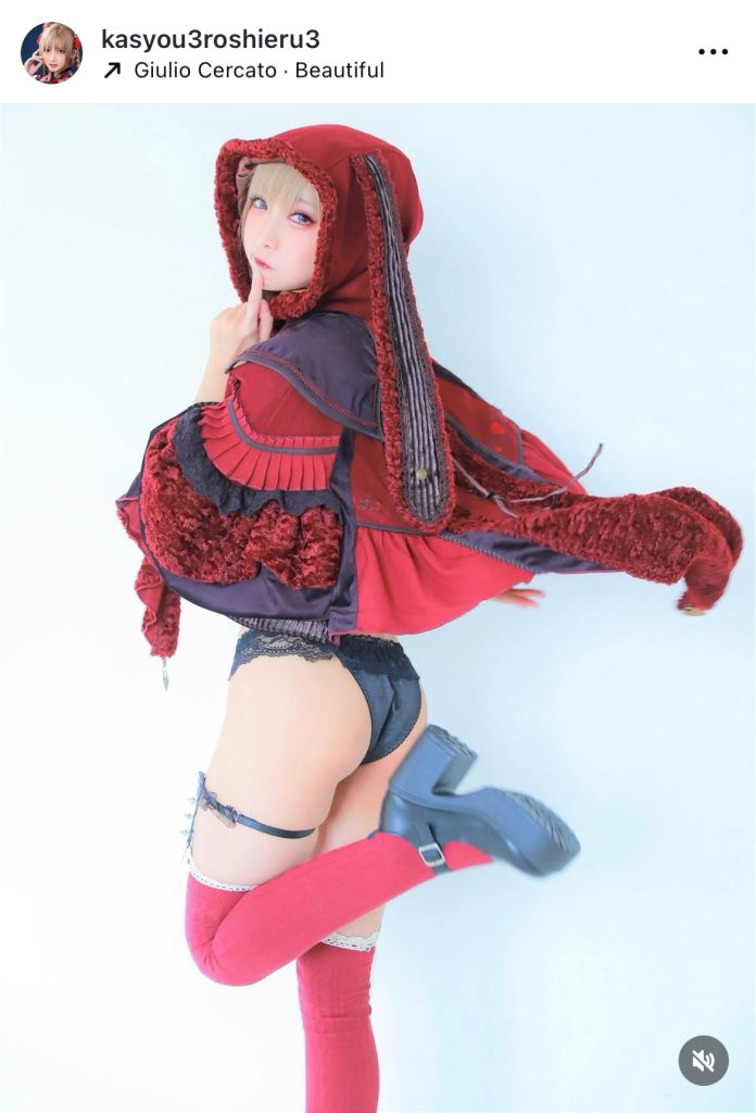 コスプレ姿で振り向く火将ロシエルにドキッ