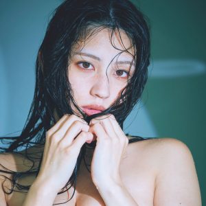 グラビアデビューから3年…正統派美女が鍛え上げたスタイルで魅せる