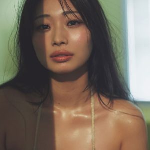 Hカップの重量級BODYで魅せる！汗まで美しいグラビアショット