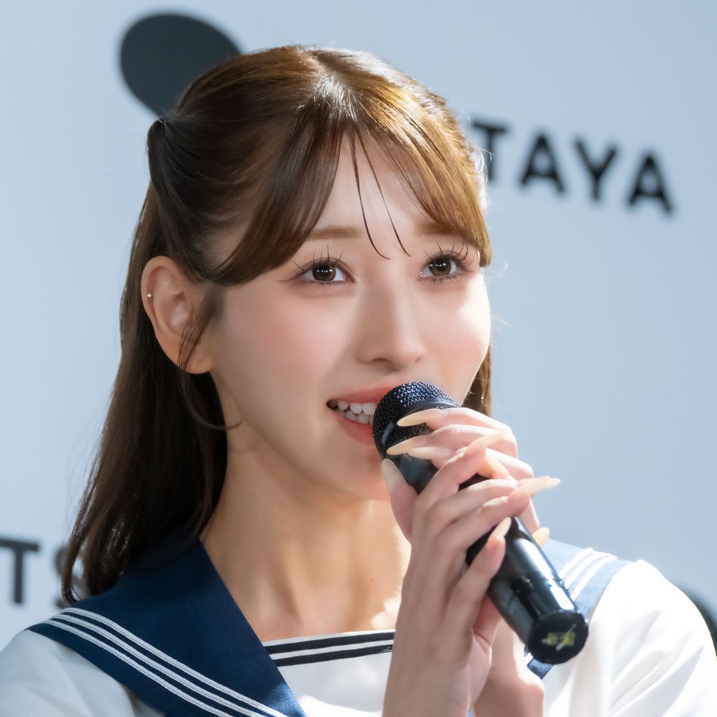 『HKT48 15th ANNIVERSARY BOOK 青春謳歌！』発売記念取材会に出席したHKT48・栗原紗英
