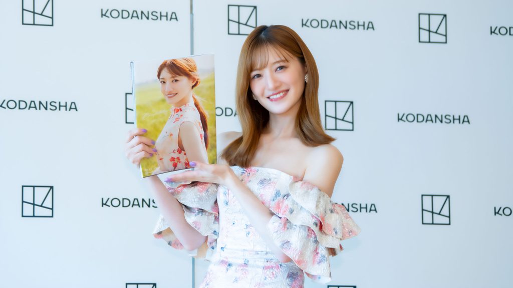 中田花奈が3rd写真集『Bougainvillea』発売記念取材会に出席