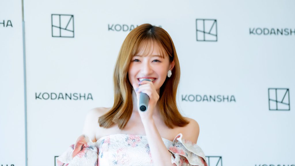 3rd写真集『Bougainvillea』発売記念取材会に出席した中田花奈
