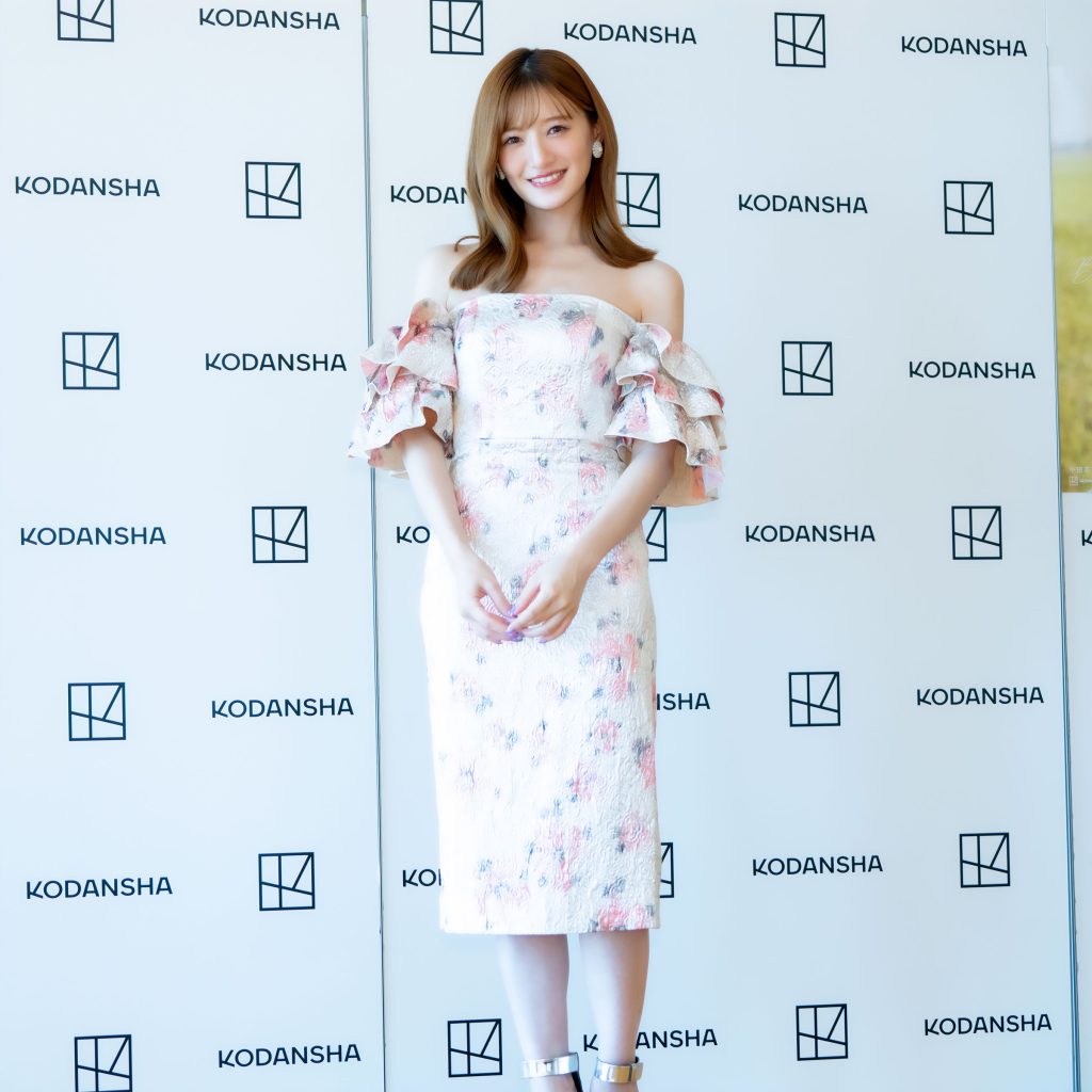 3rd写真集『Bougainvillea』発売記念取材会に出席した中田花奈