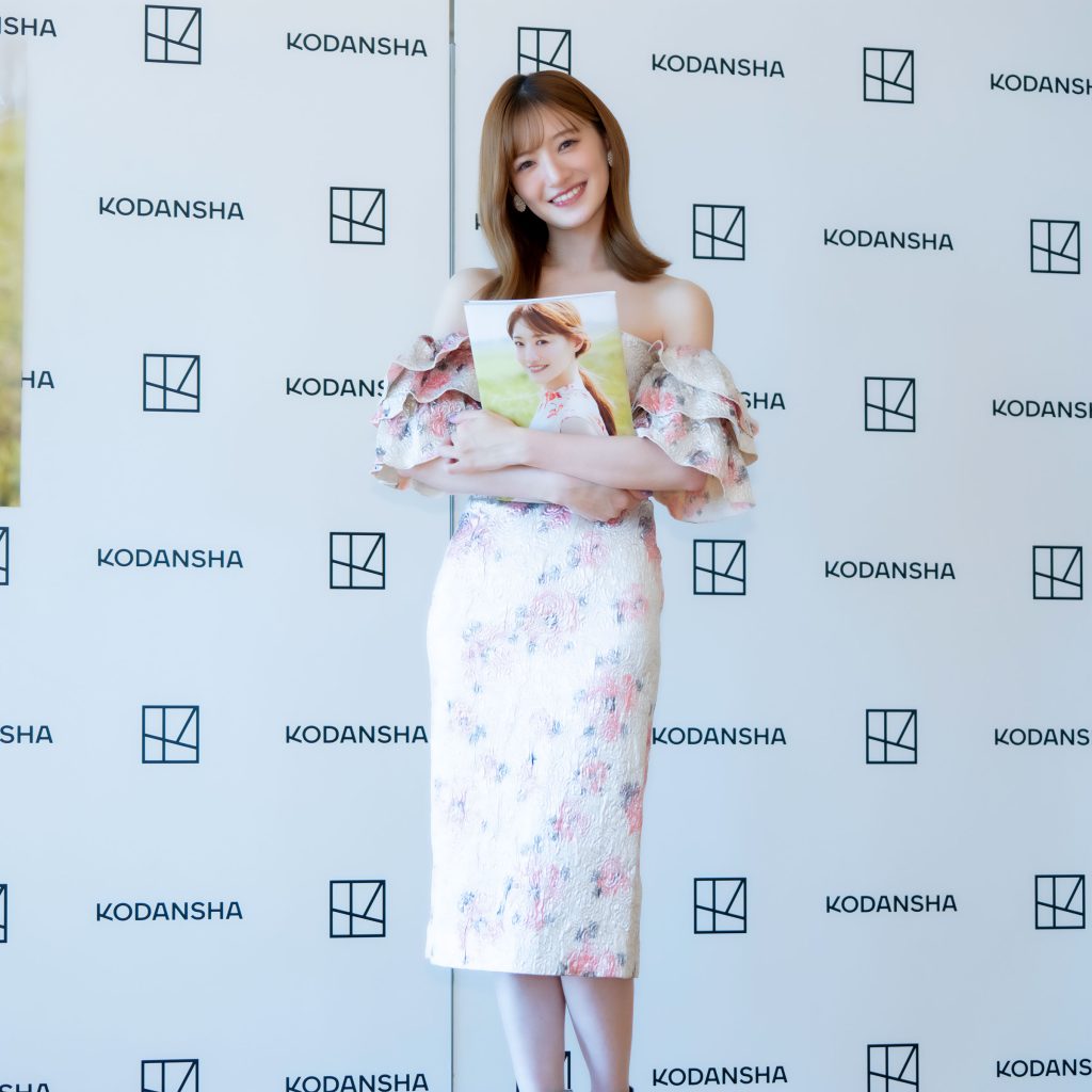 3rd写真集『Bougainvillea』発売記念取材会に出席した中田花奈