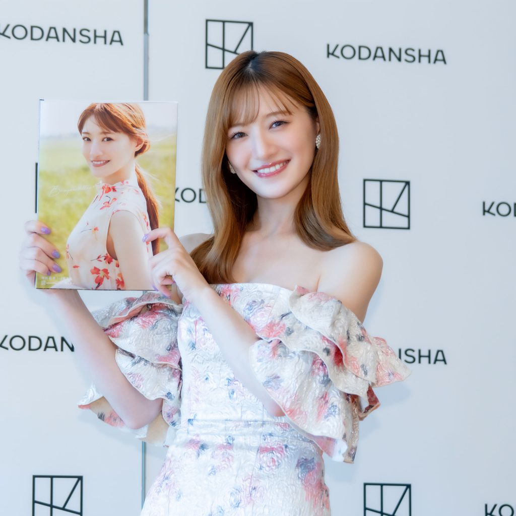 3rd写真集『Bougainvillea』発売記念取材会に出席した中田花奈