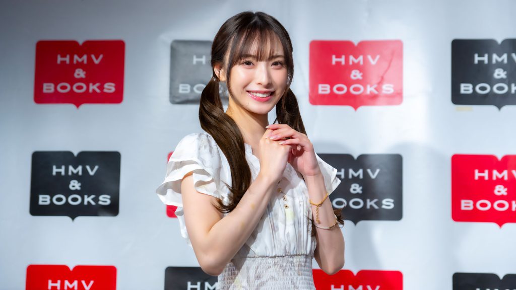 2nd写真集『COCOIRO』発売記念取材会に出席した梅山恋和