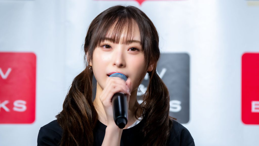 梅山恋和が2nd写真集『COCOIRO』発売記念取材会に出席