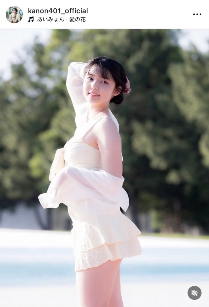 かわいらしい水着姿を披露