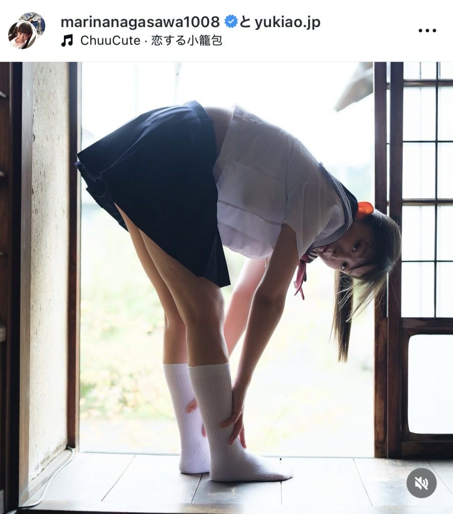 素晴らしい構図のセーラー服カット
