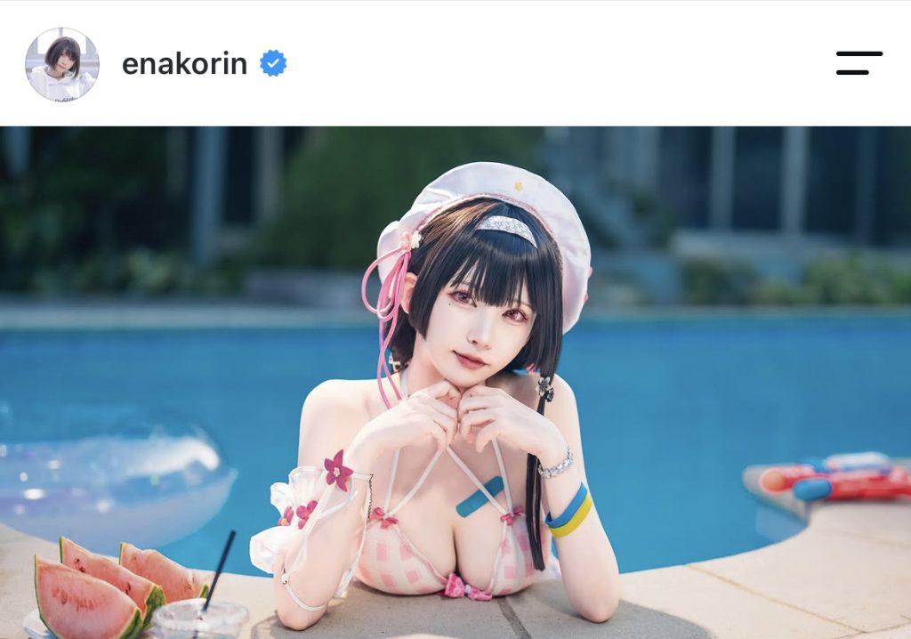 えなこが「鳴潮」のキャラクター“朽葉千咲”のコスプレ水着カットを公開