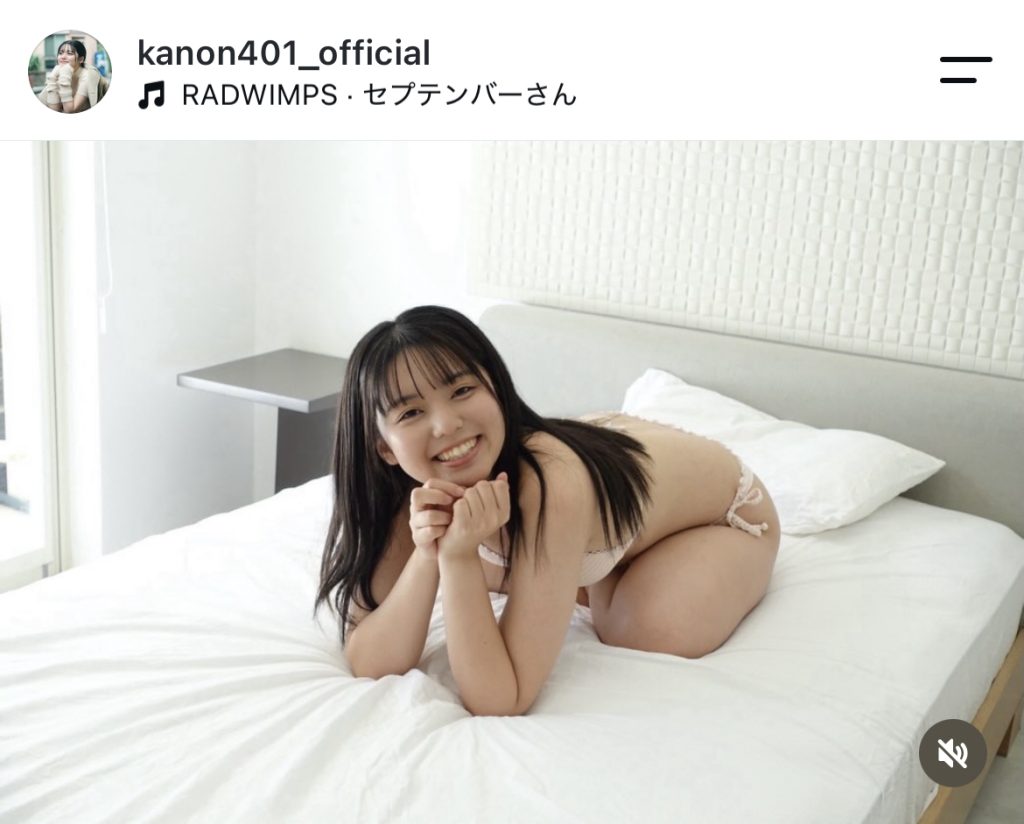 ビキニ姿で笑顔が弾ける松島かのん