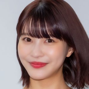 グラビアアイドル岸明日香、美しいバックショットに反響続々「背中まで魅力的」「白の妖精」