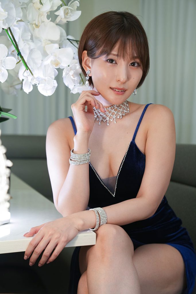 グラビアアイドル朝比奈祐未イメージDVD「堕天使ユミ」より