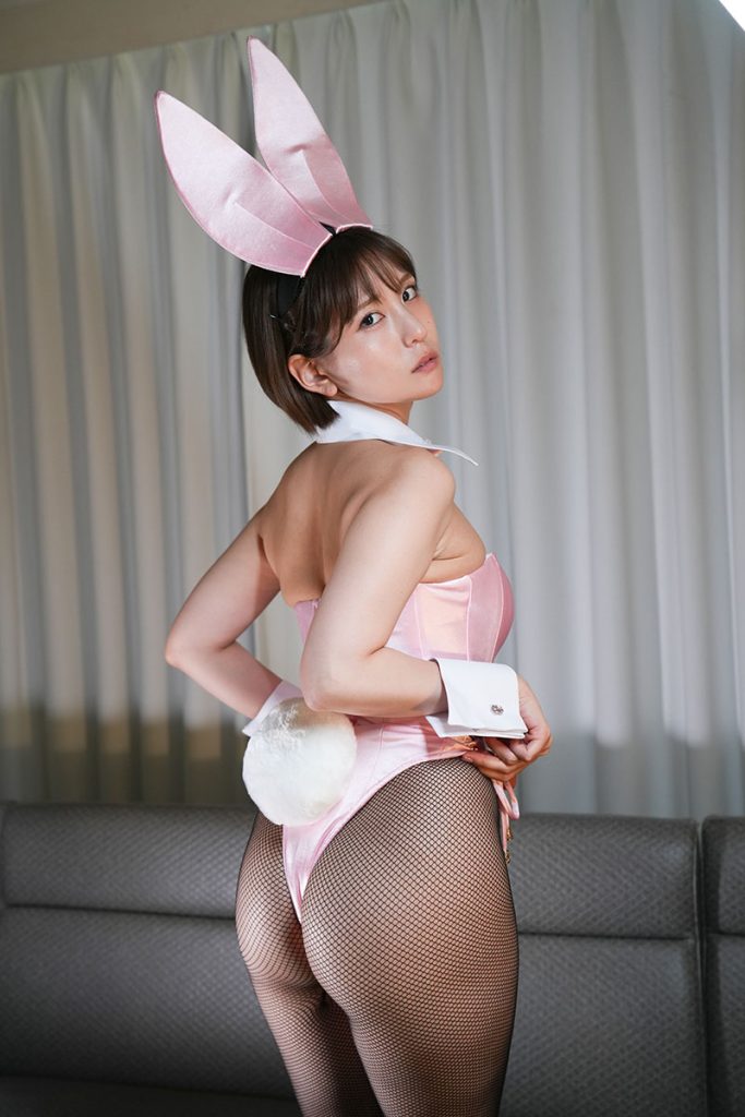 グラビアアイドル朝比奈祐未イメージDVD「堕天使ユミ」より