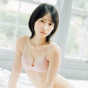 ラフ×ラフ永松波留、透明感あふれる水着グラビア「大人らしさを表現できるように」