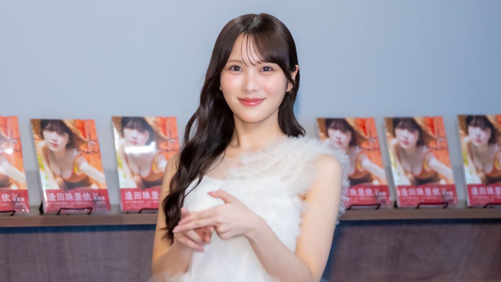 逢田珠里依が1st写真集『夏はジュリイ』発売記念取材会に出席
