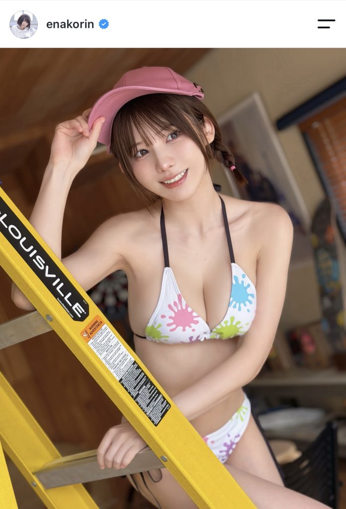 えなこがグラビア撮影でのオフショットを公開