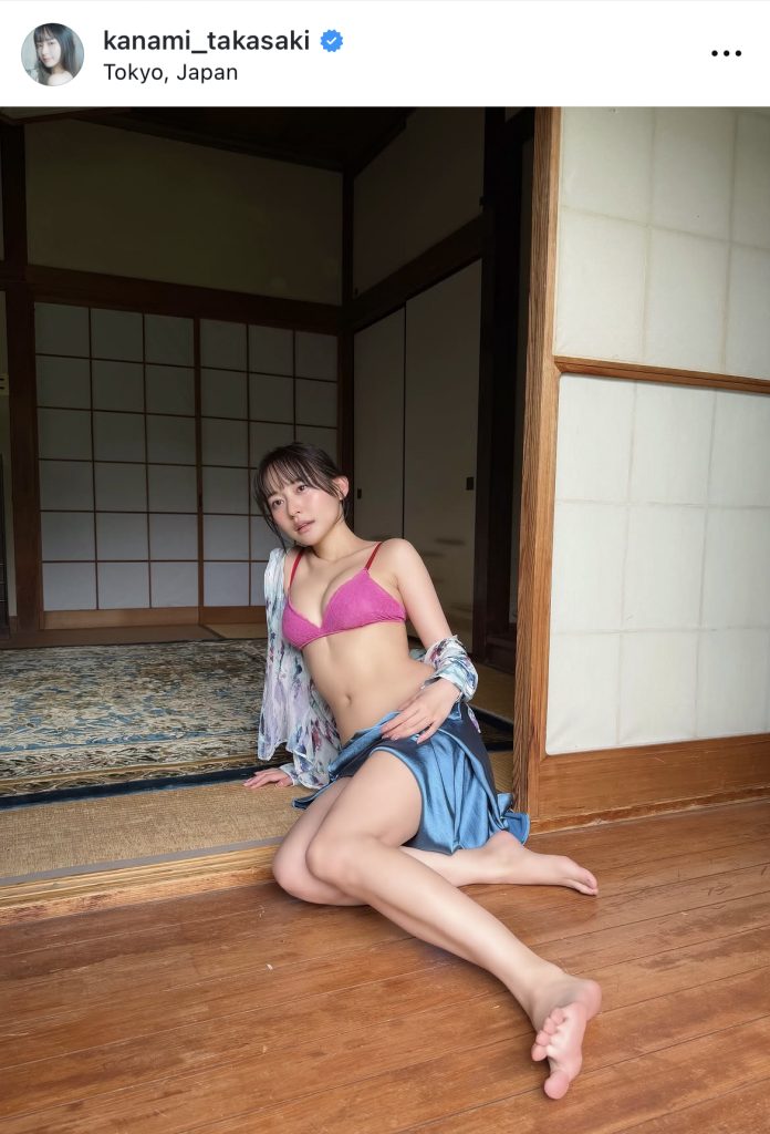 色っぽい表情とランジェリー姿
