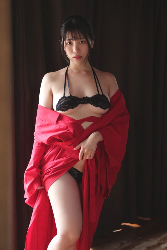 グラビアアイドル阿部まこイメージDVD「シャワーの後は…」より