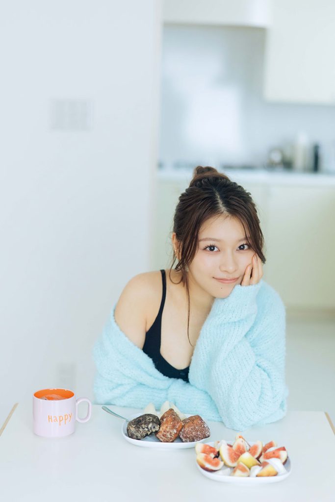 「Bijyoline Visual Mook Vol.2 まるぴ『SECRET』」より、朝食は大好きないちじくとグルテンフリーのドーナッツ