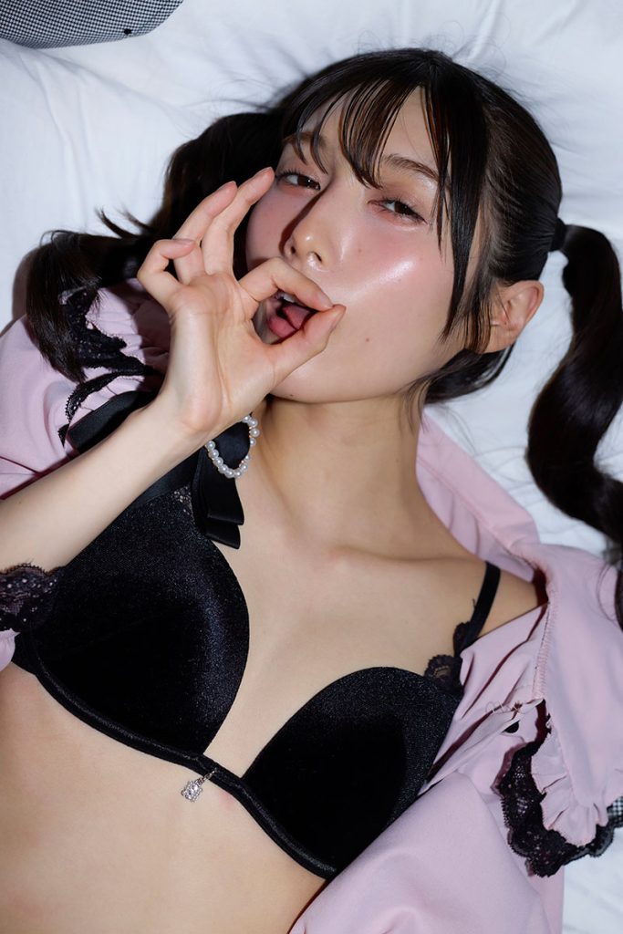 グラビアアイドル村雨芙美イメージDVD「キスだけでいいの?」より