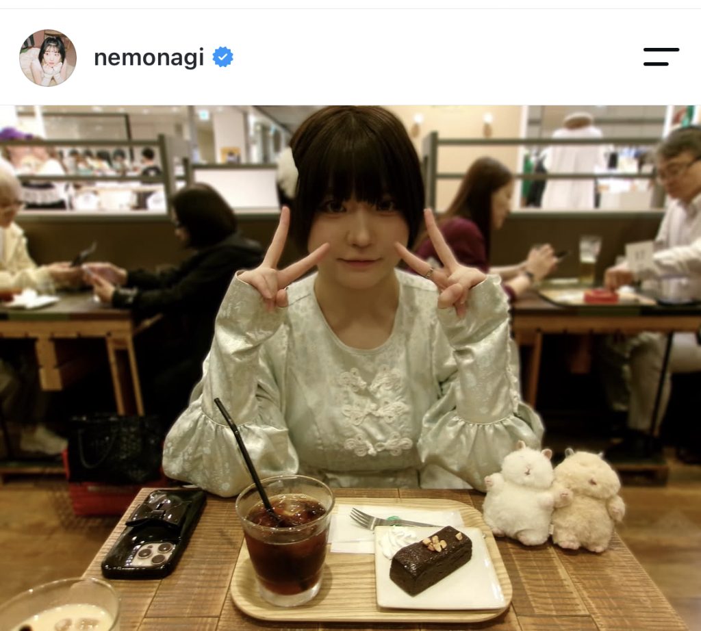 カフェでまったり中