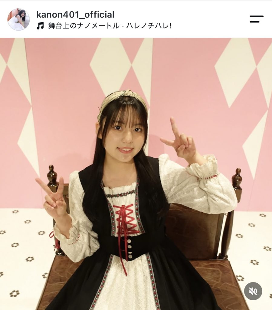舞台「お嬢様はバンドがやりたい」での衣装姿も魅力的