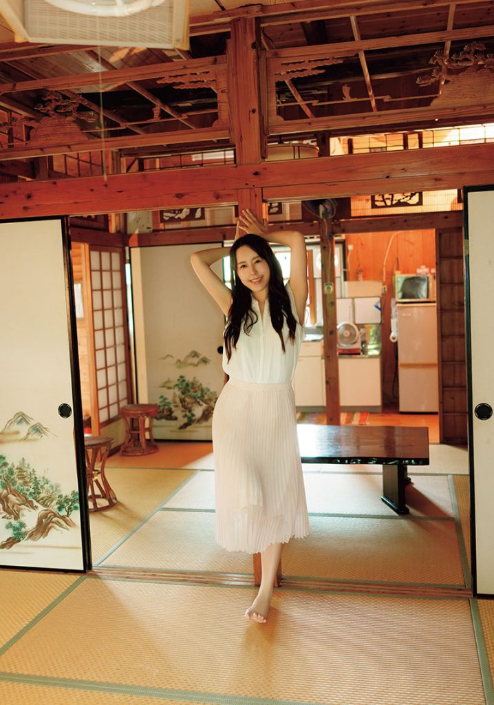 『音羽美奈ファースト写真集 かなでる。』より