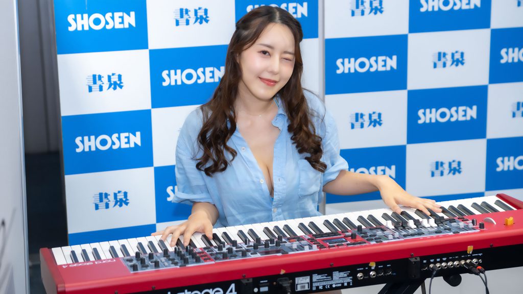 「音羽美奈ファースト写真集 かなでる。」発売記念取材会に出席した音羽美奈
