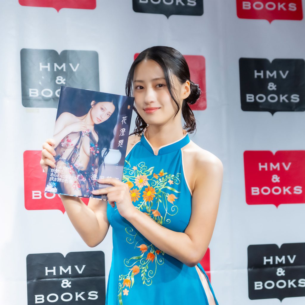 澄田綾乃が3rd写真集『花澄想』発売記念取材会に出席
