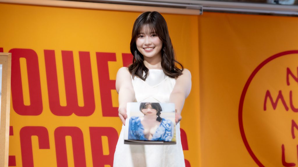 1st写真集『らしさの途中。』発売記念取材会に出席した冴木柚葉