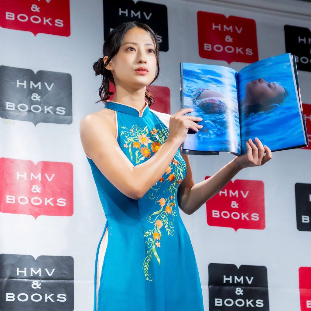 澄田綾乃が3rd写真集『花澄想』発売記念取材会に出席
