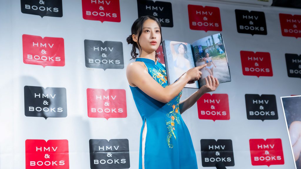 澄田綾乃が3rd写真集『花澄想』発売記念取材会に出席