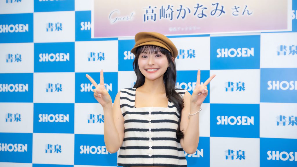 高崎かなみが「2027年カレンダー『belle』」発売記念取材会に出席