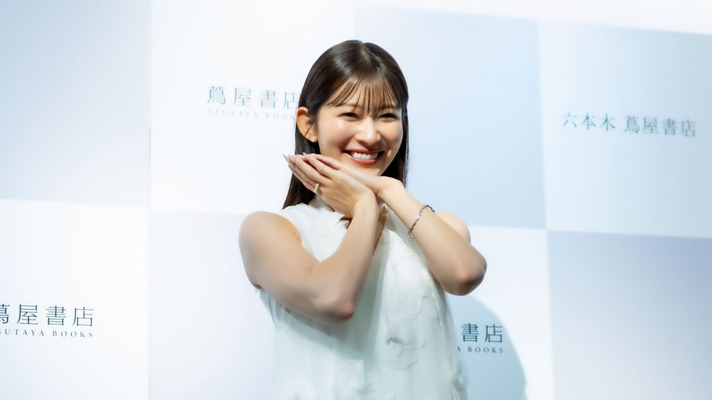 山本里菜フォトブック「りな、です」発売記念取材会より