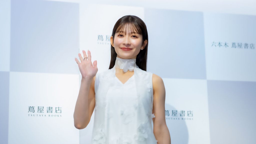 山本里菜フォトブック「りな、です」発売記念取材会より