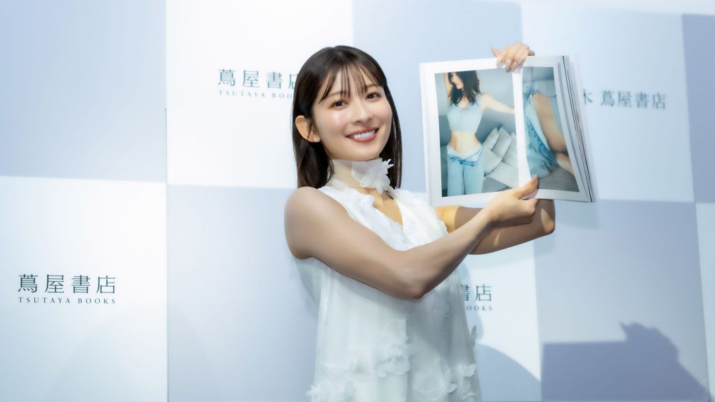 山本里菜フォトブック『りな、です』発売記念取材会より
