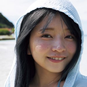 ちょっぴり大人っぽく…佐々木ほのか『週刊少年マガジン』表紙＆巻頭グラビアを飾る