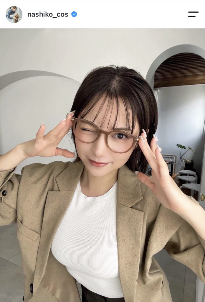 知的な眼鏡っ子カット