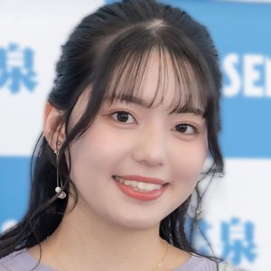 松島かのん、胸元眩しいビキニ姿と妄想捗る透けワンピでファンを誘惑…「ワンピース姿が美しい」「シックな雰囲気が良き」